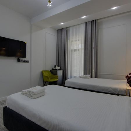 Aisha Hotel Бішкек Екстер'єр фото