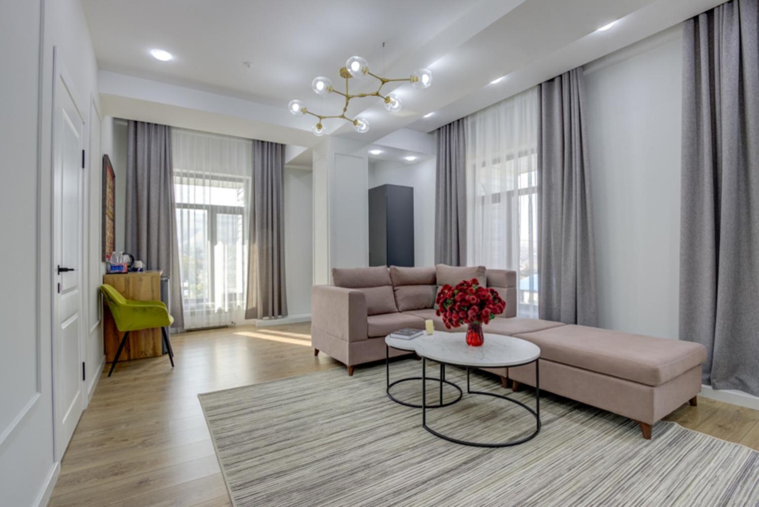 Aisha Hotel Бішкек Екстер'єр фото