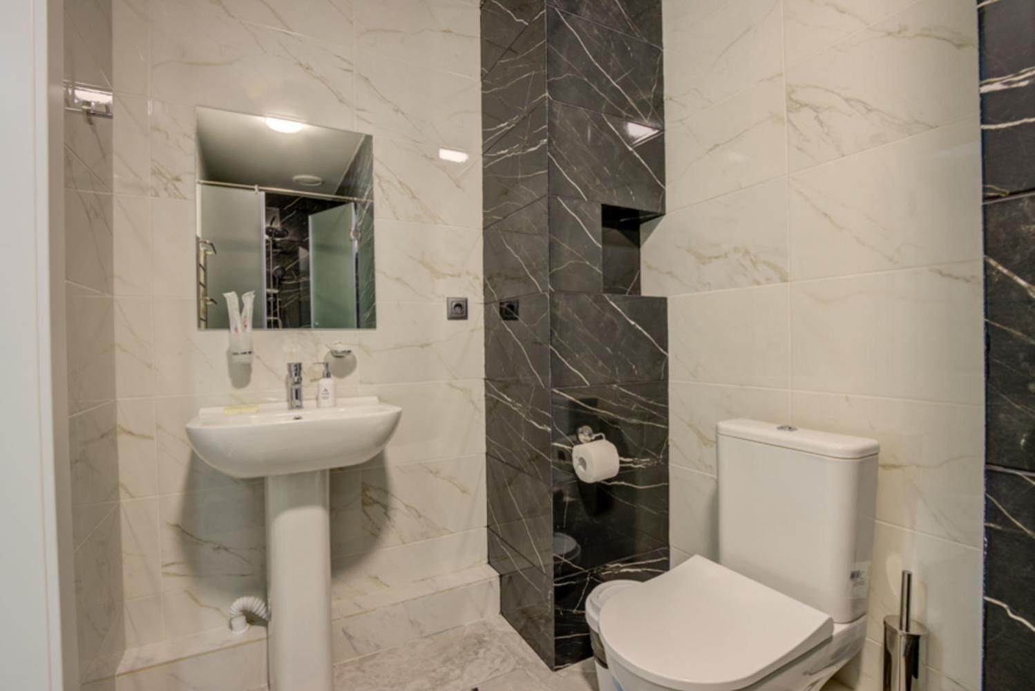 Aisha Hotel Бішкек Екстер'єр фото